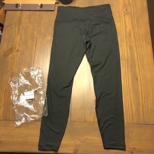 Boutique “butter” leggings (black size M)